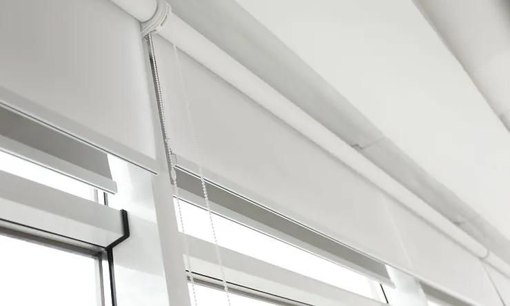 Roman vs. Roller Shades: Which Should You Choose?